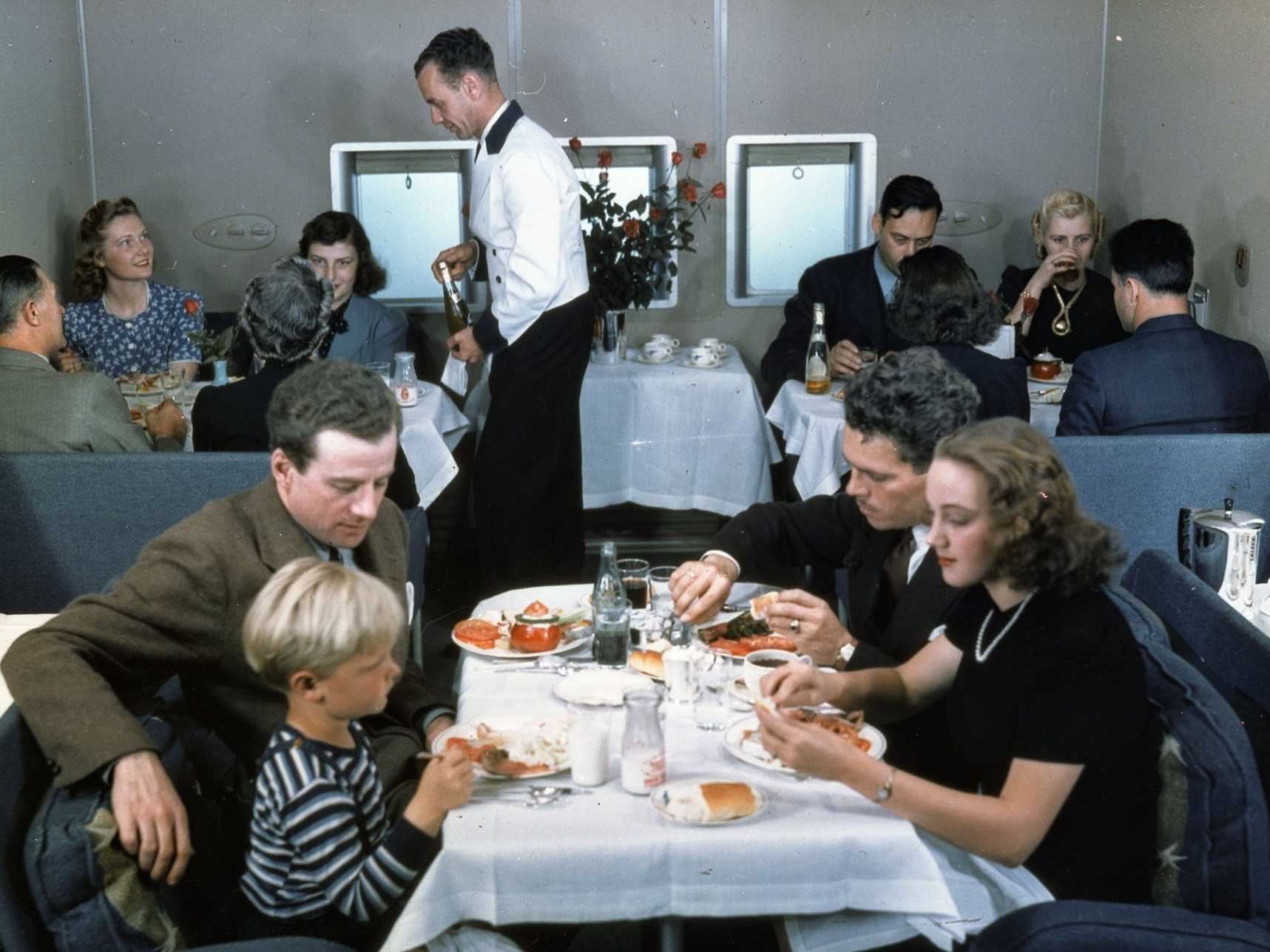 if-you-thought-air-travel-was-luxurious-in-the-1970s-check-out-what-it-was-like-aboard-the-ww2-era-boeing-clipper